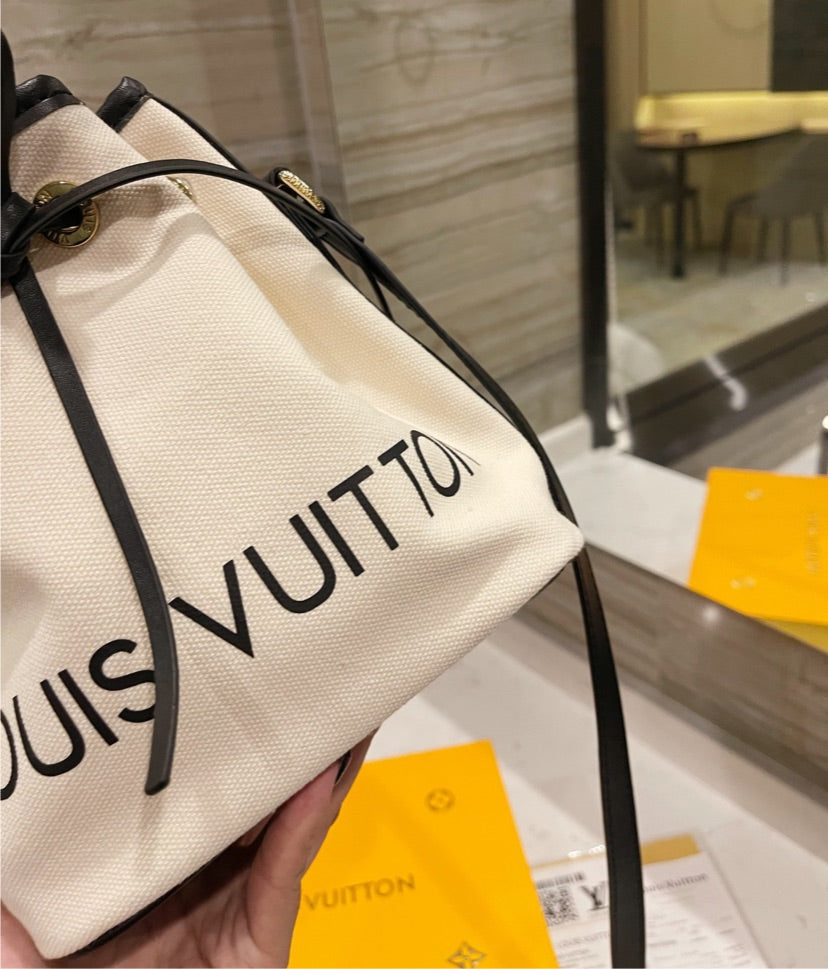 LV woman handbag